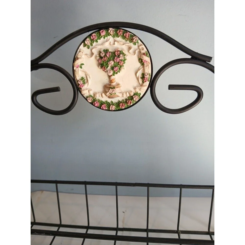 Unbranded topiary basket
